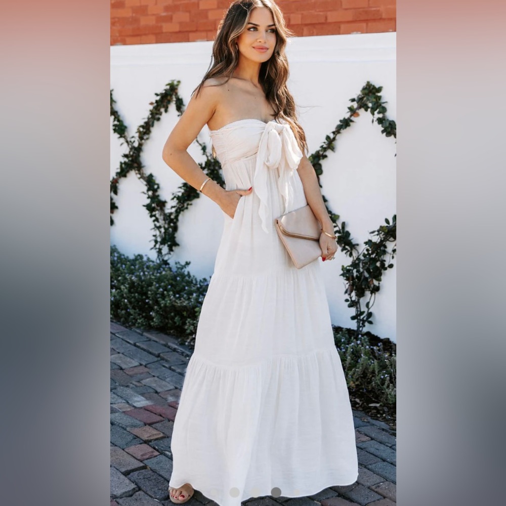 Strapless maxi dress with pockets. Size M. Cream.